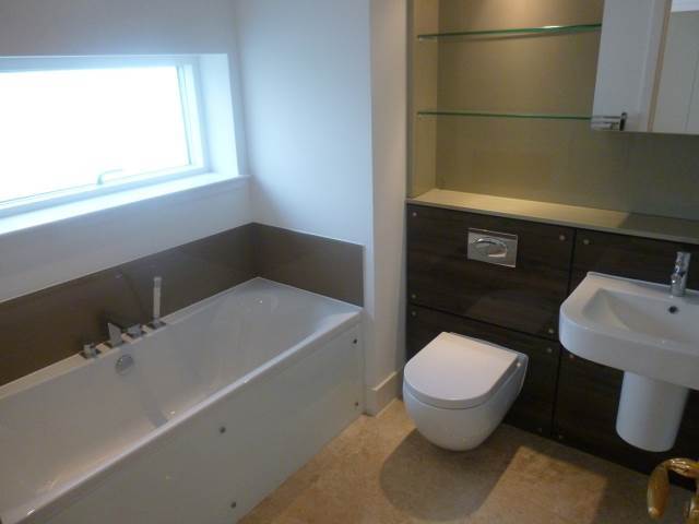  Image of 2 bedroom Flat to rent in Brighouse Park Cross Edinburgh EH4 at Cramond Edinburgh Edinburgh, EH4 6GZ