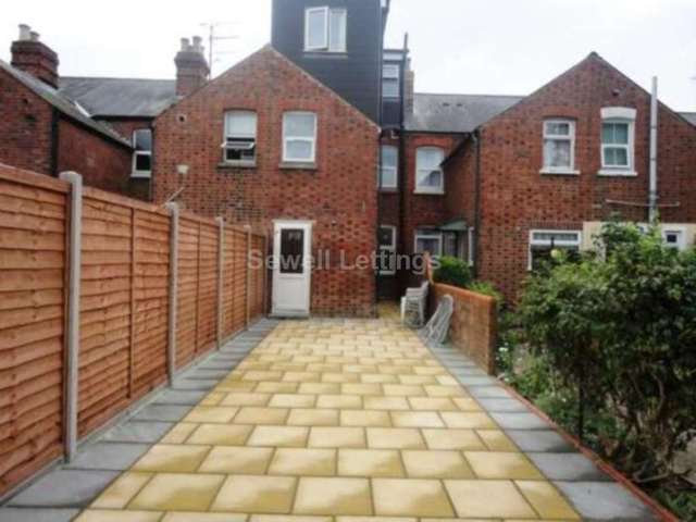  Image of 6 bedroom Detached house to rent in Brighton Road Earley Reading RG6 at Brighton Road  Reading, RG6 1PS