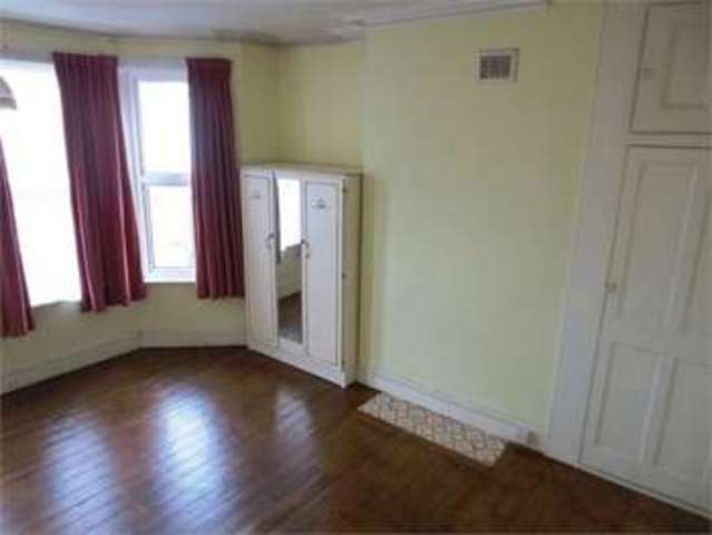  Image of 3 bedroom Terraced house for sale in Brightwell Avenue Westcliff-on-Sea SS0 at Brightwell Avenue Westcliff on sea Prittlewell, SS0 9EH
