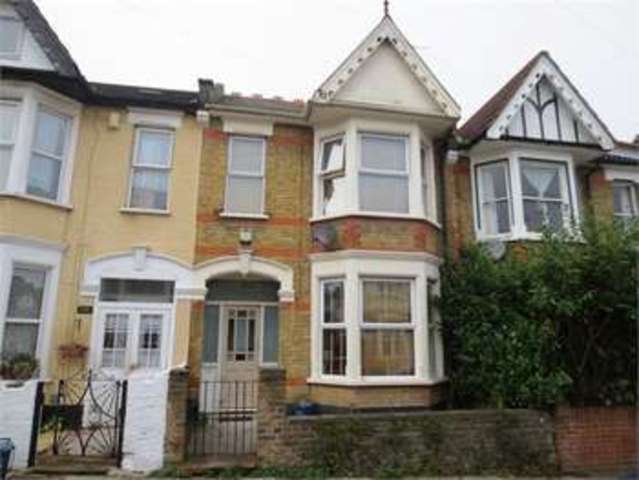  Image of 3 bedroom Terraced house for sale in Brightwell Avenue Westcliff-on-Sea SS0 at Brightwell Avenue Westcliff on sea Prittlewell, SS0 9EQ