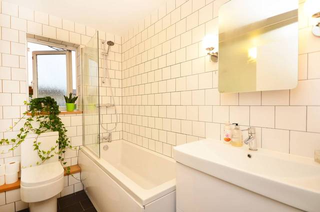  Image of 1 bedroom Flat for sale in Brinkworth Way Trowbridge Road London E9 at Brinkworth Way  Hackney Wick, E9 5LE