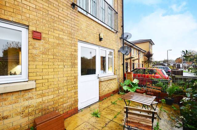  Image of 1 bedroom Flat for sale in Brinkworth Way Trowbridge Road London E9 at Brinkworth Way  Hackney Wick, E9 5LE