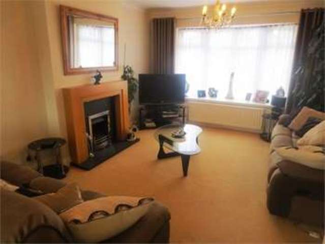  Image of 2 bedroom Detached house for sale in Broadclyst Avenue Leigh-on-Sea SS9 at Broadclyst Avenue Leigh on sea Eastwood, SS9 4PX
