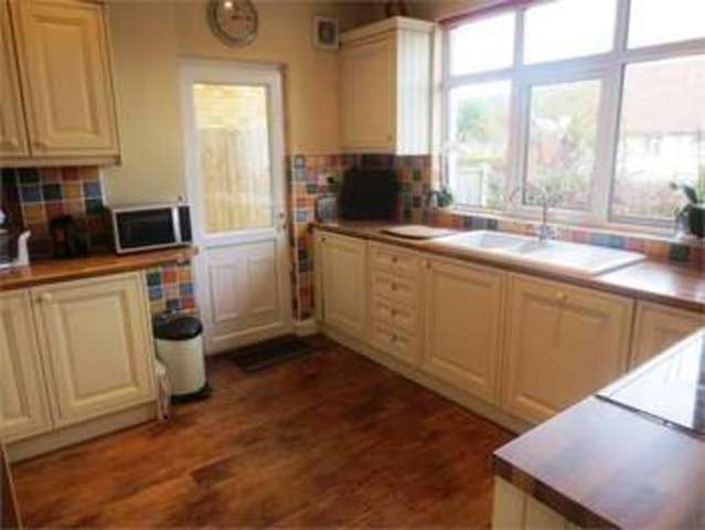  Image of 2 bedroom Detached house for sale in Broadclyst Avenue Leigh-on-Sea SS9 at Broadclyst Avenue Leigh on sea Eastwood, SS9 4PX