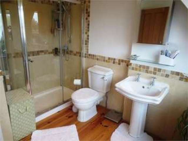 Image of 2 bedroom Detached house for sale in Broadclyst Avenue Leigh-on-Sea SS9 at Broadclyst Avenue Leigh on sea Eastwood, SS9 4PX