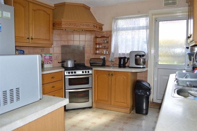  Image of 5 bedroom Semi-Detached house for sale in Broadwater Road London SW17 at tooting, SW17 0DT
