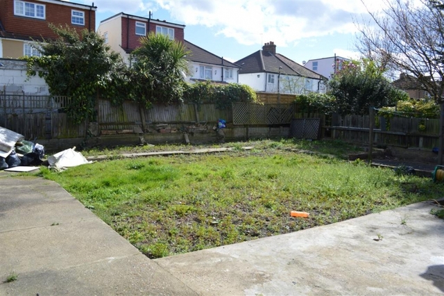  Image of 5 bedroom Semi-Detached house for sale in Broadwater Road London SW17 at tooting, SW17 0DT