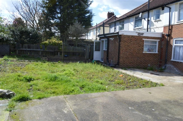  Image of 5 bedroom Semi-Detached house for sale in Broadwater Road London SW17 at tooting, SW17 0DT
