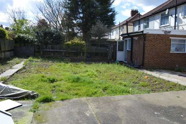 Image of 5 bedroom Semi-Detached house for sale in Broadwater Road London SW17 at tooting, SW17 0DT