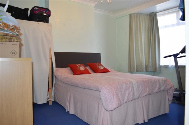  Image of 5 bedroom Semi-Detached house for sale in Broadwater Road London SW17 at tooting, SW17 0DT