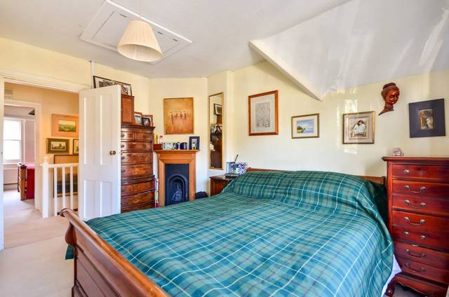  Image of 4 bedroom Detached house for sale in Broadwater Road London SW17 at Broadwater Road  Tooting, SW17 0DS