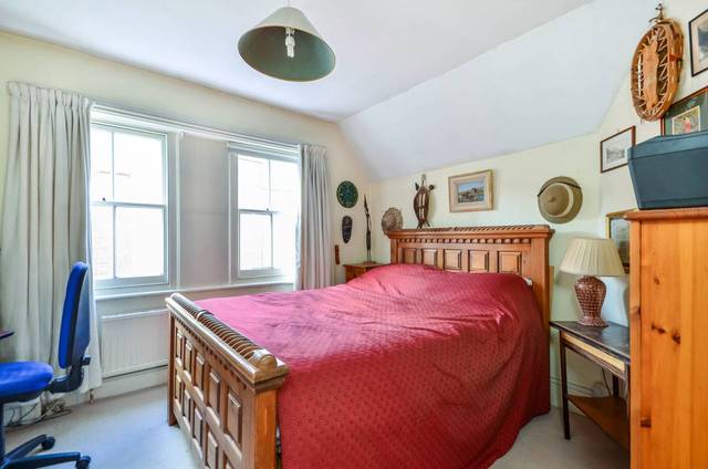  Image of 4 bedroom Detached house for sale in Broadwater Road London SW17 at Broadwater Road  Tooting, SW17 0DS