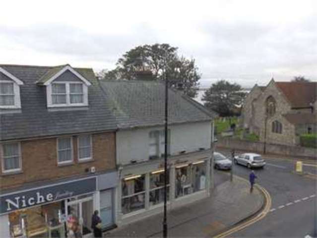  Image of 1 bedroom Flat to rent in Broadway Leigh-on-Sea SS9 at Broadway Leigh on sea Leigh-on-Sea, SS9 1PG