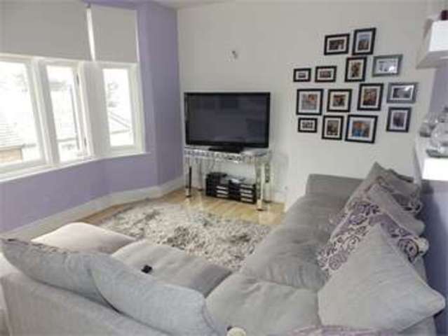  Image of 1 bedroom Flat to rent in Broadway Leigh-on-Sea SS9 at Broadway Leigh on sea Leigh-on-Sea, SS9 1PG