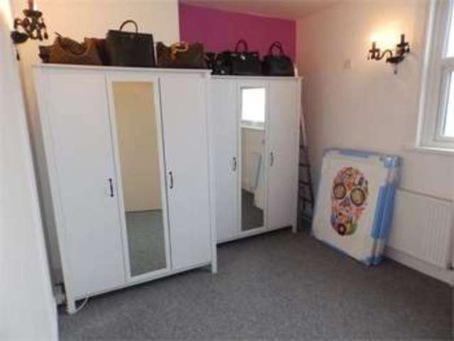  Image of 1 bedroom Flat to rent in Broadway Leigh-on-Sea SS9 at Broadway Leigh on sea Leigh-on-Sea, SS9 1PG