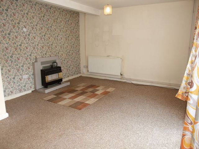  Image of 3 bedroom Semi-Detached house to rent in Broadway Loughborough LE11 at Broadway  Loughborough, LE11 2JG