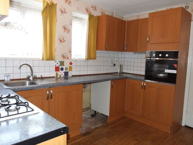  Image of 3 bedroom Semi-Detached house to rent in Broadway Loughborough LE11 at Broadway  Loughborough, LE11 2JG