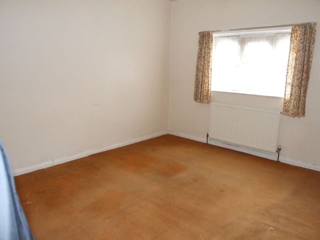  Image of 3 bedroom Semi-Detached house to rent in Broadway Loughborough LE11 at Broadway  Loughborough, LE11 2JG