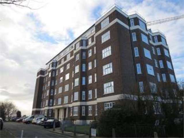  Image of 3 bedroom Apartment to rent in Broadway West Leigh-on-Sea SS9 at Broadway west Leigh on sea Leigh-on-Sea, SS9 2BW