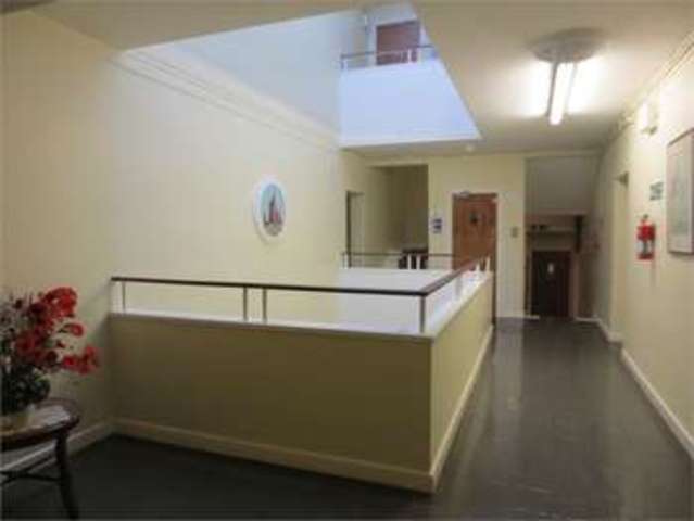  Image of 3 bedroom Apartment to rent in Broadway West Leigh-on-Sea SS9 at Broadway west Leigh on sea Leigh-on-Sea, SS9 2BW