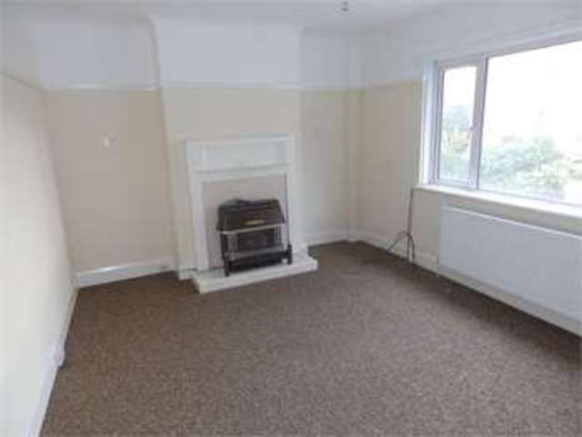  Image of 3 bedroom Flat to rent in Broadway West Leigh-on-Sea SS9 at Broadway west Leigh on sea Leigh on sea, SS9 2BU