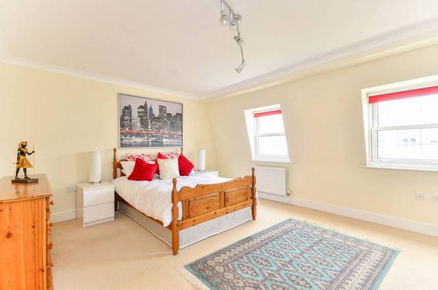  Image of 4 bedroom Detached house to rent in Brockwell Avenue Park Langley Beckenham BR3 at Brockwell Avenue  Beckenham, BR3 3GE