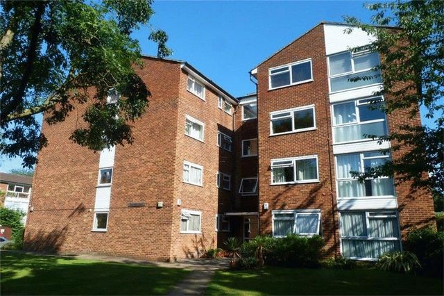  Image of 2 bedroom Flat to rent in Aran Drive Stanmore HA7 at Aran Drive  Stanmore, HA7 4NB