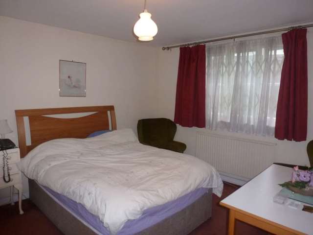  Image of 1 bedroom Apartment to rent in Brompton Park Crescent London SW6 at Brompton Park Crescent Fulham London, SW6 1SY