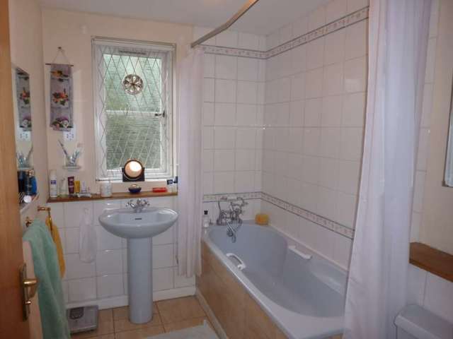  Image of 1 bedroom Apartment to rent in Brompton Park Crescent London SW6 at Brompton Park Crescent Fulham London, SW6 1SY