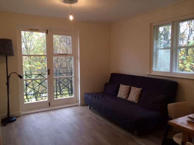  Image of 2 bedroom Apartment to rent in Brompton Park Crescent London SW6 at Brompton Park Crescent Fulham London, SW6 1SY
