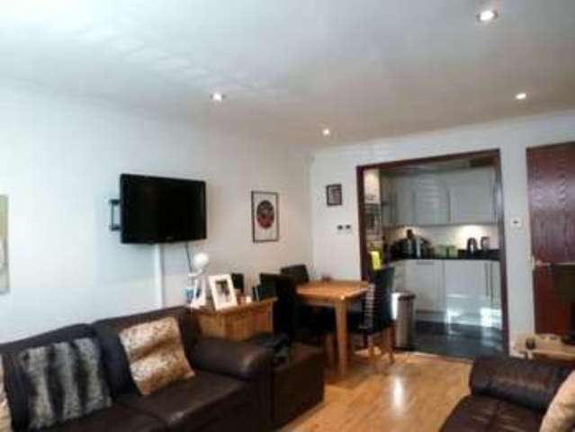  Image of 2 bedroom Apartment for sale in Brompton Park Crescent London SW6 at Brompton Park Crescent Fulham London, SW6 1SE