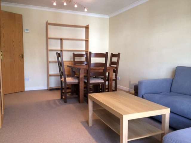  Image of 2 bedroom Apartment to rent in Brompton Park Crescent London SW6 at Brompton Park Crescent Fulham London, SW6 1SX