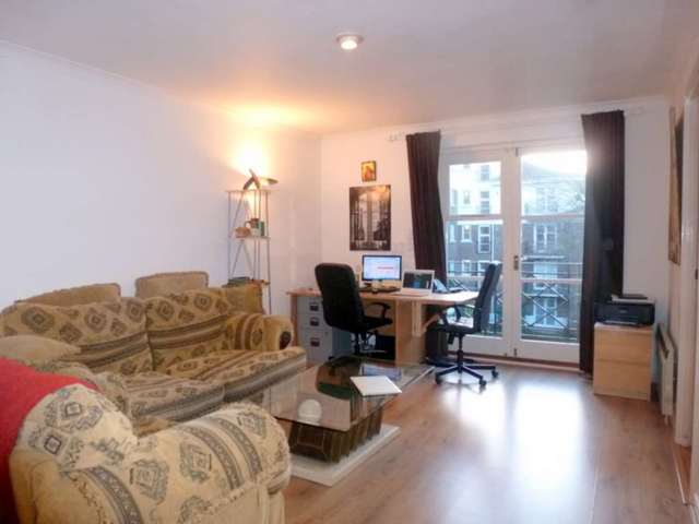  Image of Studio flat to rent in Brompton Park Crescent London SW6 at Brompton Park Crescent Fulham London, SW6 1SP