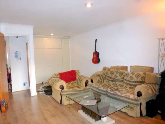  Image of Studio flat to rent in Brompton Park Crescent London SW6 at Brompton Park Crescent Fulham London, SW6 1SP