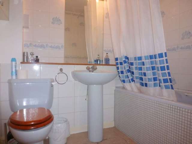  Image of Studio flat to rent in Brompton Park Crescent London SW6 at Brompton Park Crescent Fulham London, SW6 1SP
