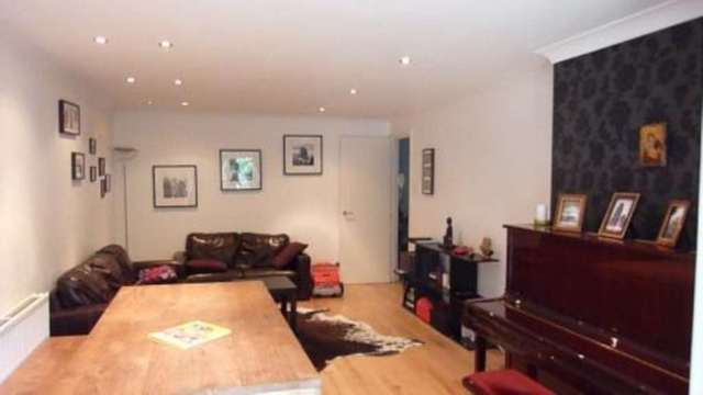  Image of 2 bedroom Apartment to rent in Brompton Park Crescent London SW6 at Brompton Park Crescent Fulham London, SW6 1SX