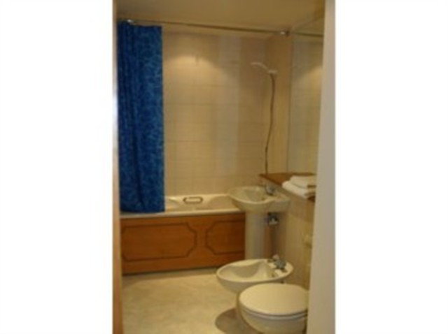  Image of 2 bedroom Apartment to rent in Brompton Park Crescent London SW6 at Brompton Park Crsecent Fulham London, SW6 1SZ