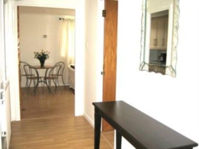  Image of 2 bedroom Apartment to rent in Brompton Park Crescent London SW6 at Brompton Park Crsecent Fulham London, SW6 1SZ
