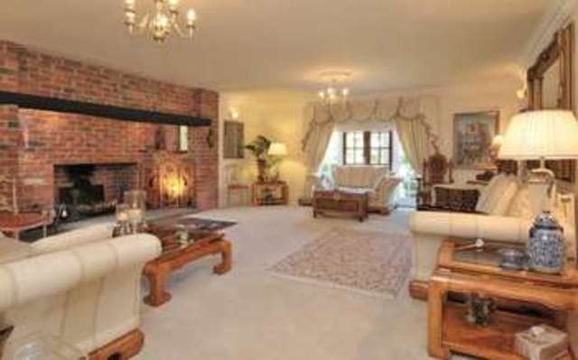  Image of 5 bedroom Detached house for sale in Bromwich Lane Hagley Stourbridge DY9 at 34 Bromwich Lane  Stourbridge, DY9 0QZ