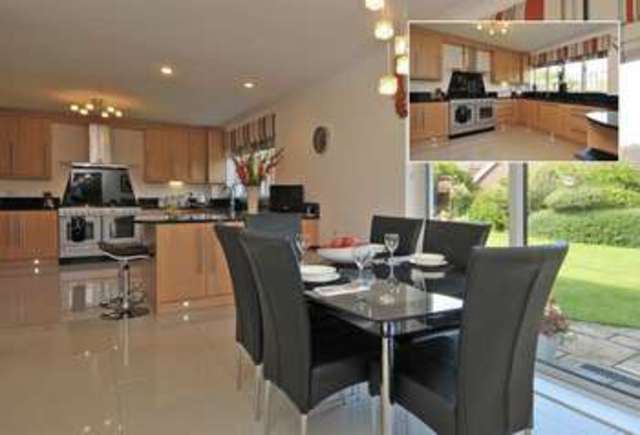  Image of 5 bedroom Detached house for sale in Bromwich Lane Hagley Stourbridge DY9 at 34 Bromwich Lane  Stourbridge, DY9 0QZ