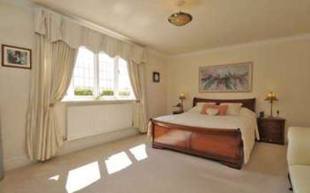  Image of 5 bedroom Detached house for sale in Bromwich Lane Hagley Stourbridge DY9 at 34 Bromwich Lane  Stourbridge, DY9 0QZ