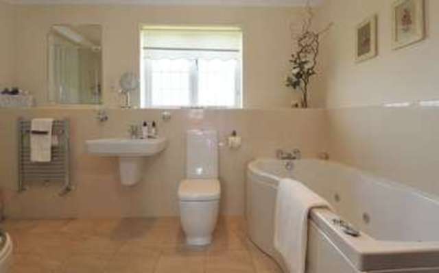  Image of 5 bedroom Detached house for sale in Bromwich Lane Hagley Stourbridge DY9 at 34 Bromwich Lane  Stourbridge, DY9 0QZ