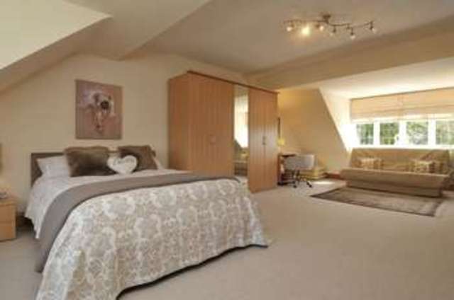  Image of 5 bedroom Detached house for sale in Bromwich Lane Hagley Stourbridge DY9 at 34 Bromwich Lane  Stourbridge, DY9 0QZ