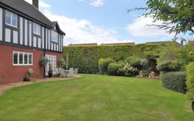 Image of 5 bedroom Detached house for sale in Bromwich Lane Hagley Stourbridge DY9 at 34 Bromwich Lane  Stourbridge, DY9 0QZ