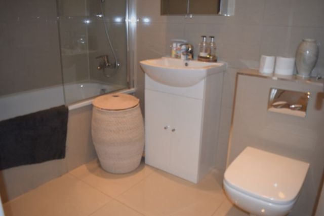  Image of 2 bedroom Flat to rent in Brondesbury Villas London NW6 at Brondesbury Villas  London, NW6 6AG
