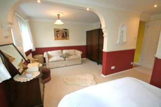  Image of 4 bedroom Detached house for sale in Brooks Green Brooks Green Horsham RH13 at Brooks Green  West Sussex, RH13 0TR