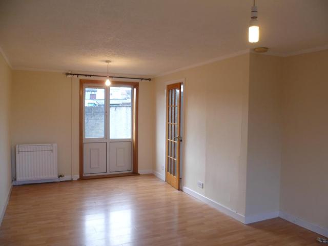  Image of 2 bedroom Flat to rent in Broom Road Glenrothes KY6 at Glenrothes Fife Fife, KY6 2BE