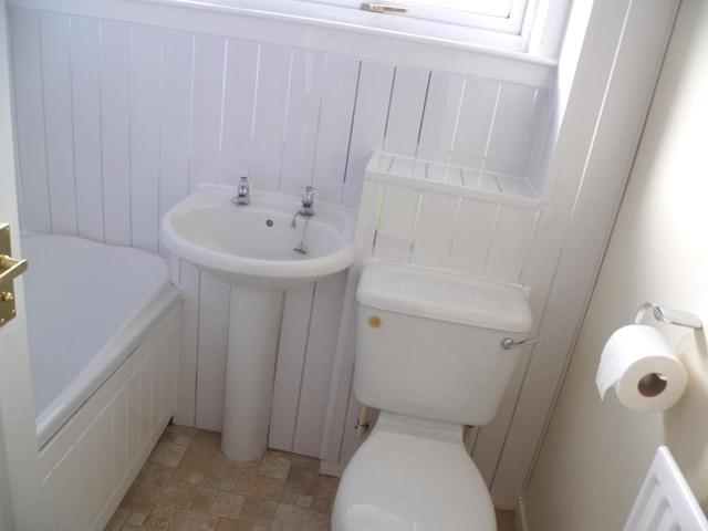  Image of 2 bedroom Flat to rent in Broom Road Glenrothes KY6 at Glenrothes Fife Fife, KY6 2BE