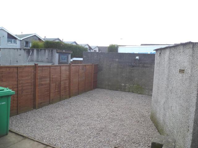  Image of 2 bedroom Flat to rent in Broom Road Glenrothes KY6 at Glenrothes Fife Fife, KY6 2BE