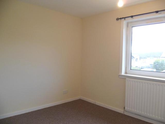  Image of 2 bedroom Flat to rent in Broom Road Glenrothes KY6 at Glenrothes Fife Fife, KY6 2BE